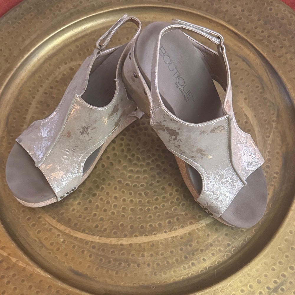 Women's Elegant Korkys Gold Sandals